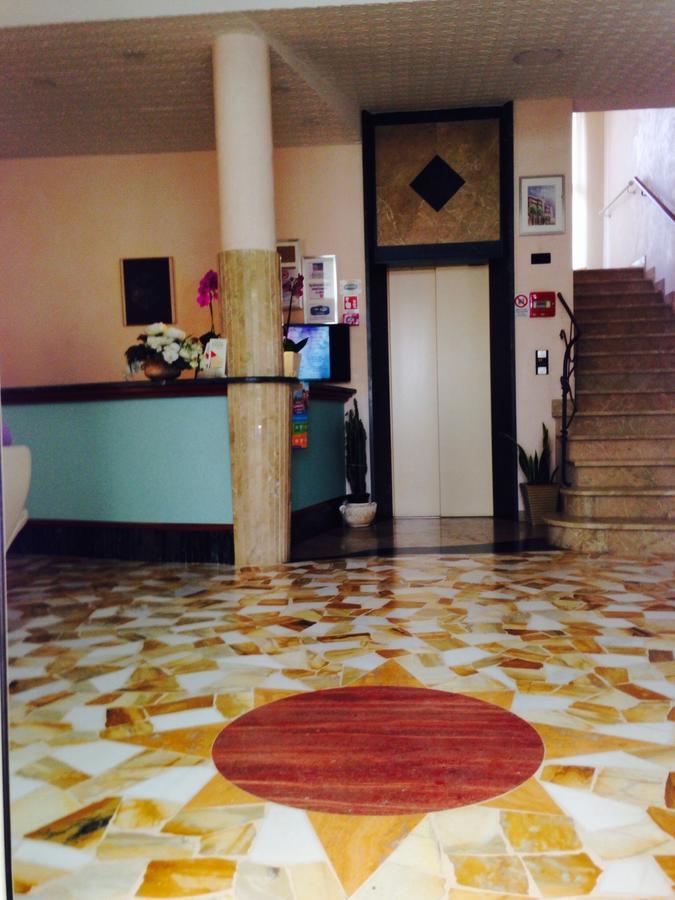 Hotel Lazzarini Bellaria-Igea Marina Exteriér fotografie