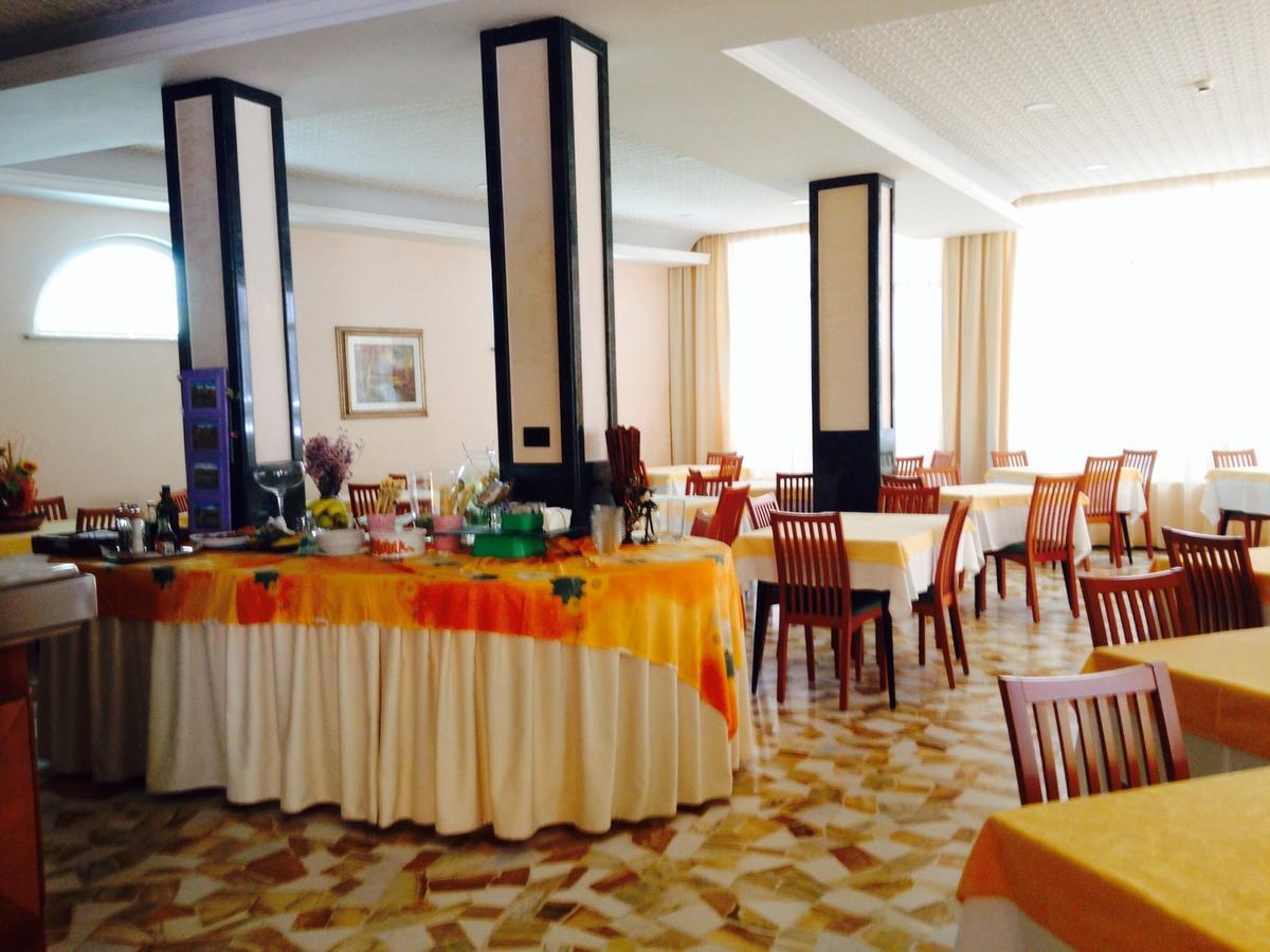 Hotel Lazzarini Bellaria-Igea Marina Exteriér fotografie
