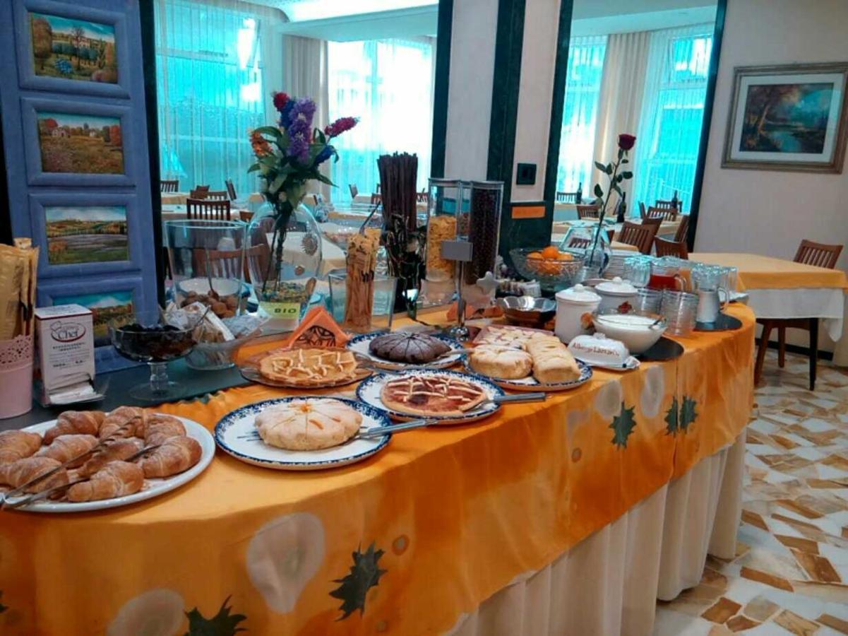 Hotel Lazzarini Bellaria-Igea Marina Pokoj fotografie